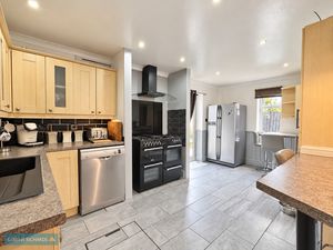 Kitchen- click for photo gallery
